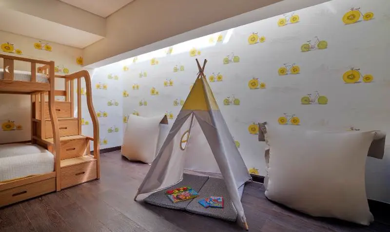 Deluxe Family Lagoon Access Room