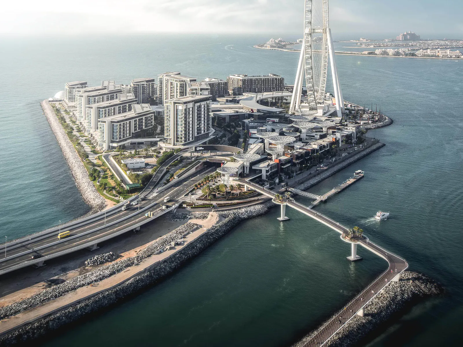 جزيرة بلو ووترز (Bluewaters Island)