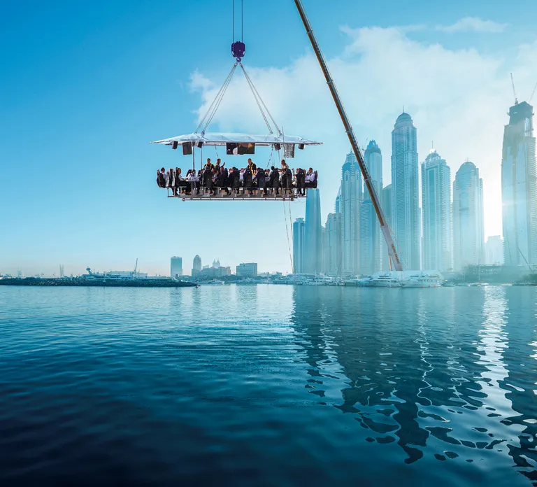 عشاء في السماء بدبي (Dinner in the Sky)