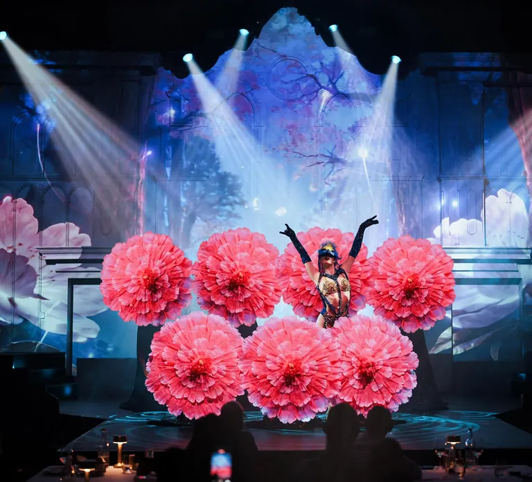 DREAM Dinner Show בדובאי: ארוחת ערב, מופע ואפטר פארטי ב-JBR