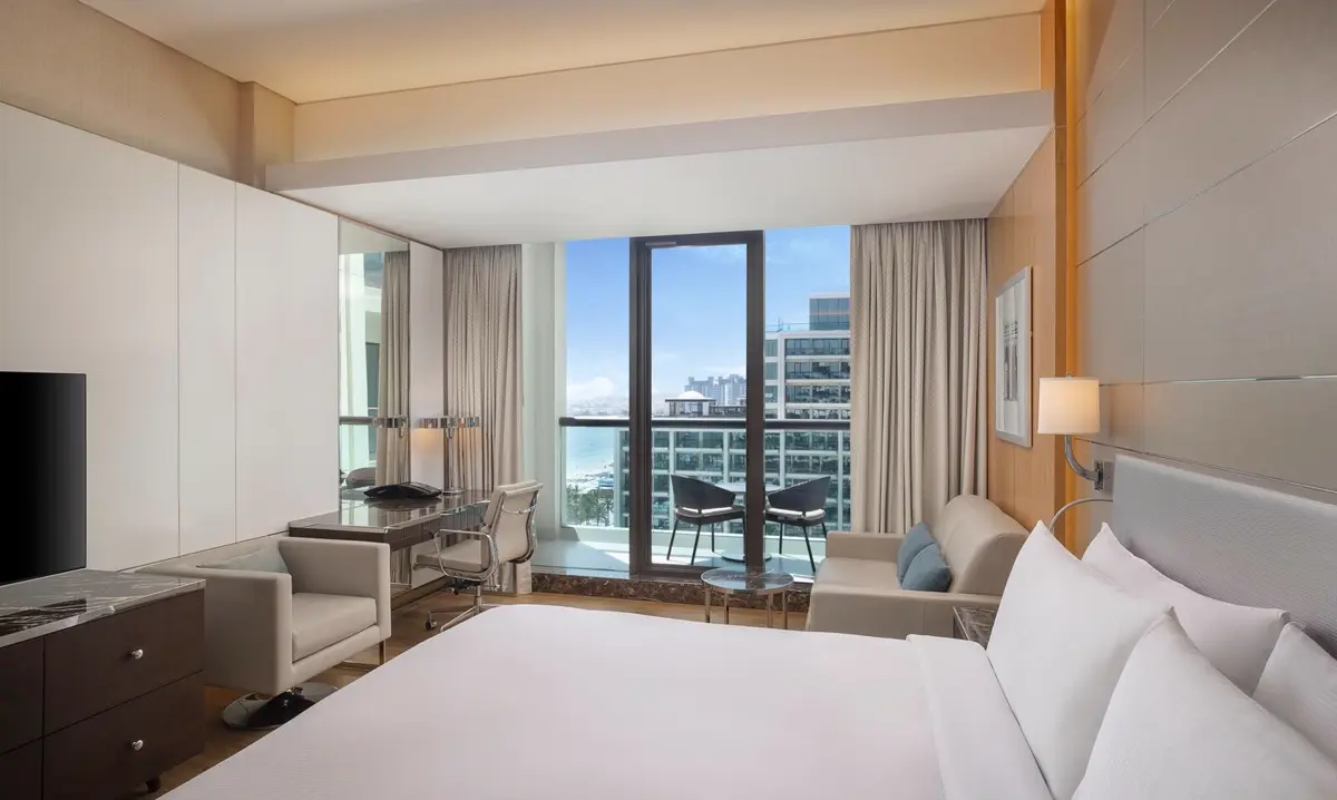 King Deluxe Room with Sea View and Balcony