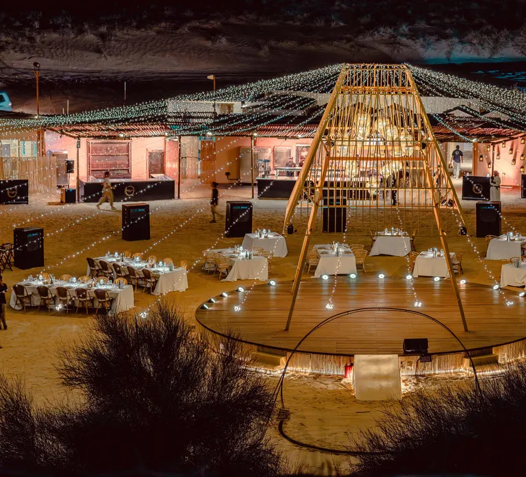 Sonara Camp: שקיעה וארוחת שף בשמורת המדבר של דובאי