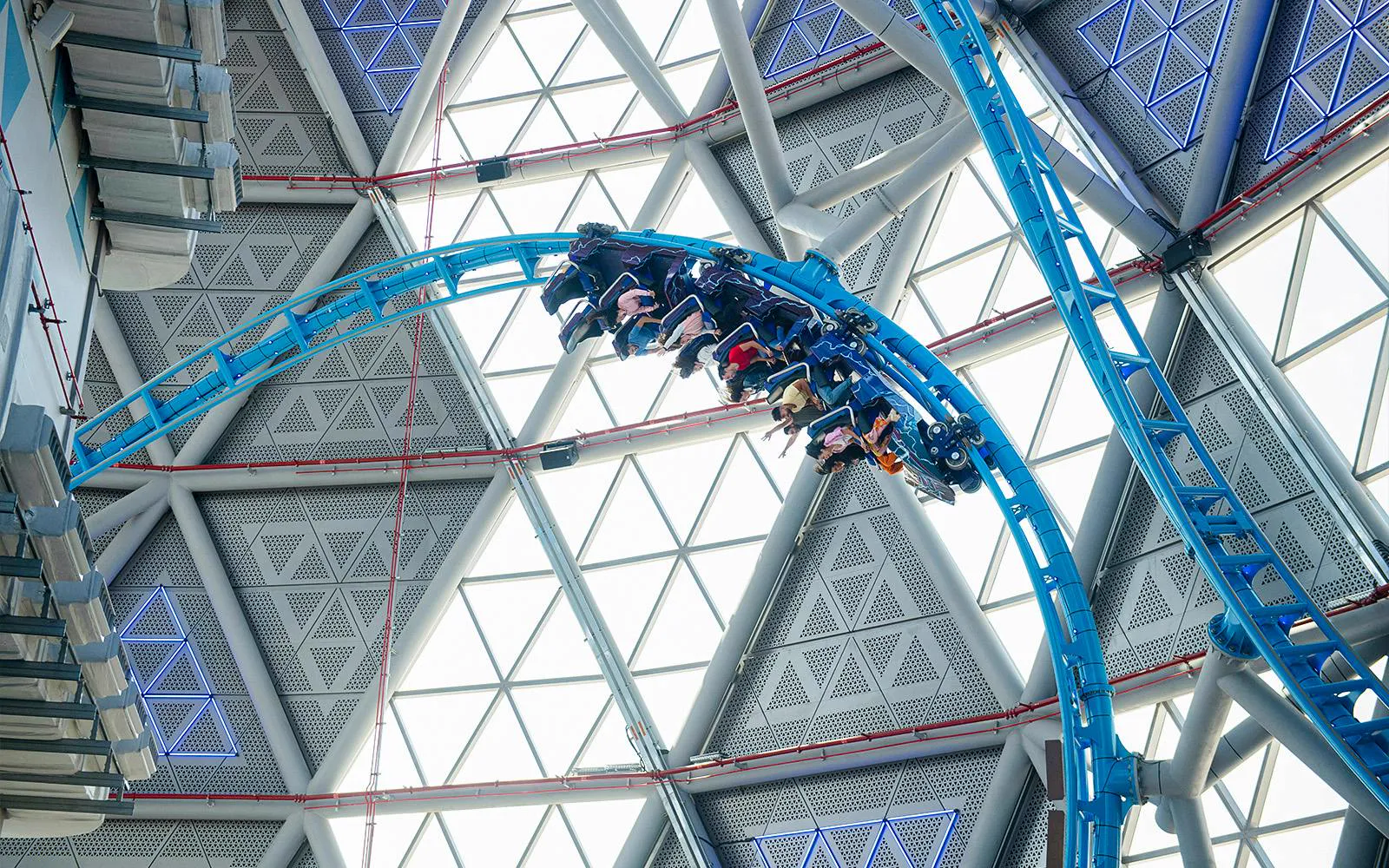أفعوانية The Storm Coaster في دبي هيلز مول