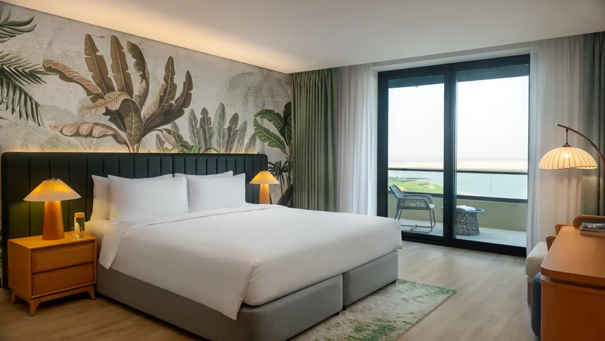 1 King Deluxe Sea View Balcony Theme Park Access